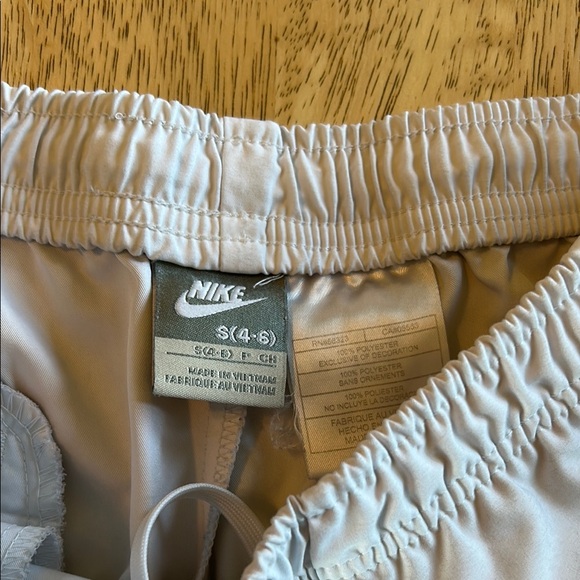 Nike Vintage Shorts - Picture 2 of 10